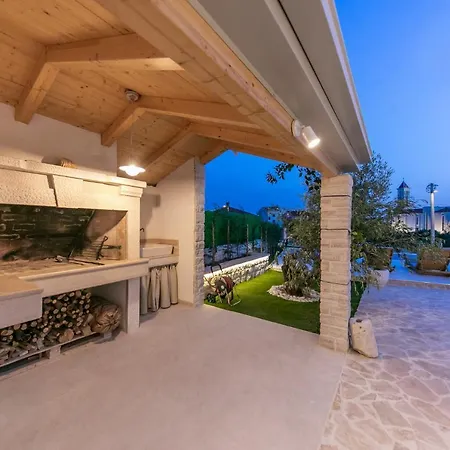 Pescatore Трогір