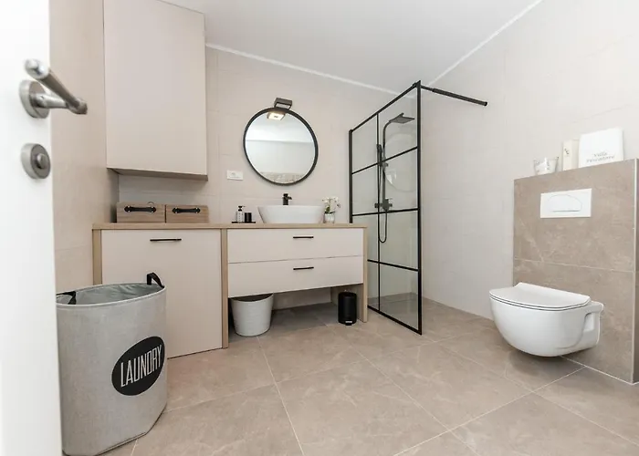 Pescatore Βίλα Τρογκίρ